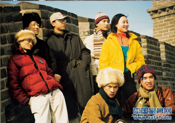 1999年，馬云與阿里巴巴創(chuàng)業(yè)團(tuán)隊(duì)在長(zhǎng)城。(高清圖集：馬云那些年)